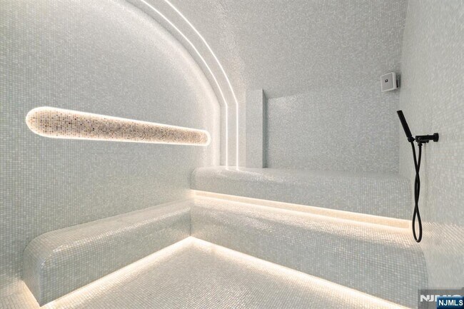 Foto del edificio - 65 McWhorter St