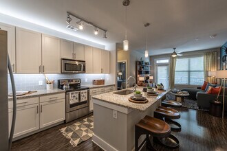 Building Photo - Centra at North Druid Hills