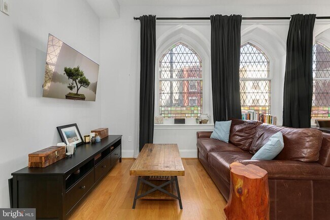 Foto del edificio - 819 D St NE