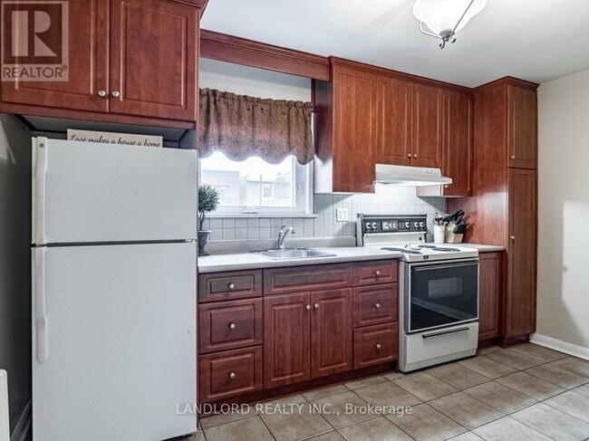 Photo du bâtiment - 65 Fairfield Ave