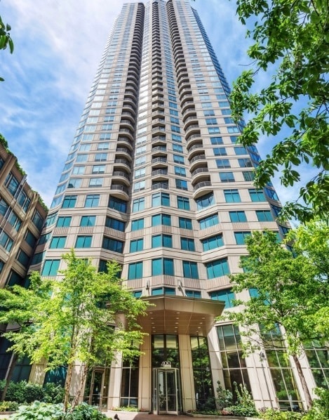 Primary Photo - 400 N La Salle Dr