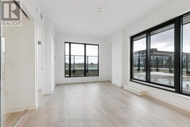 Building Photo - 801 The Queensway