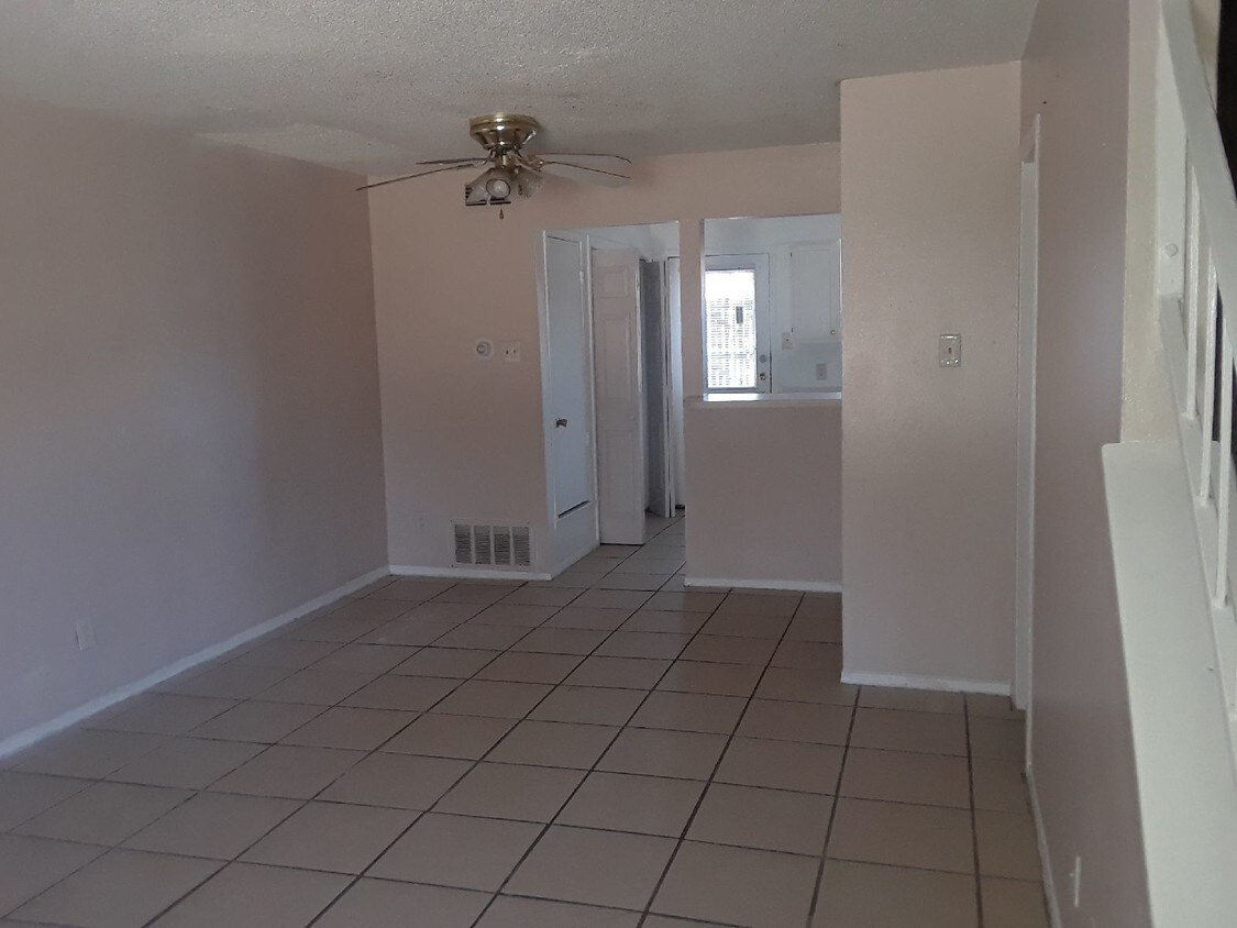 2813 Wimbledon Ct, Garland, TX 75041 Townhome Rentals in Garland TX