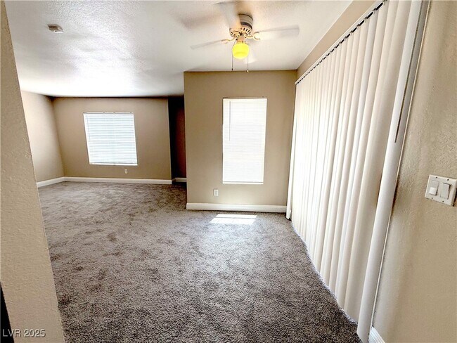 Foto del edificio - 6800 E Lake Mead Blvd