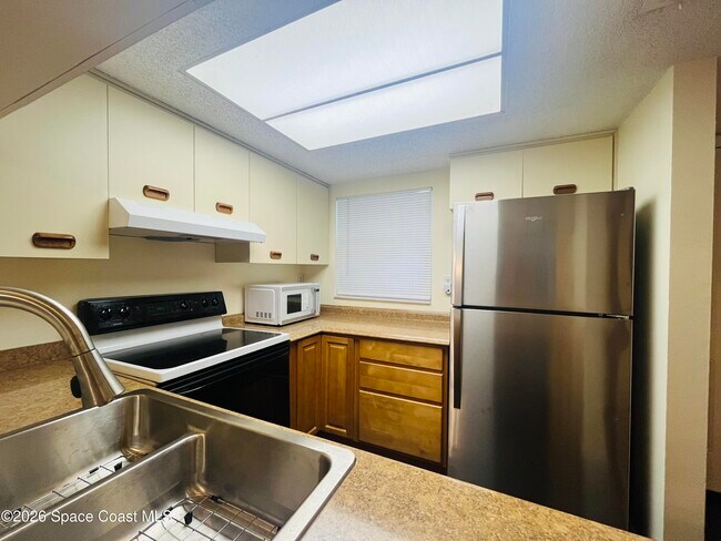 Foto del edificio - 555 Aster Ct