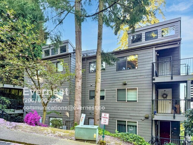Building Photo - 12543 NE 23rd Pl