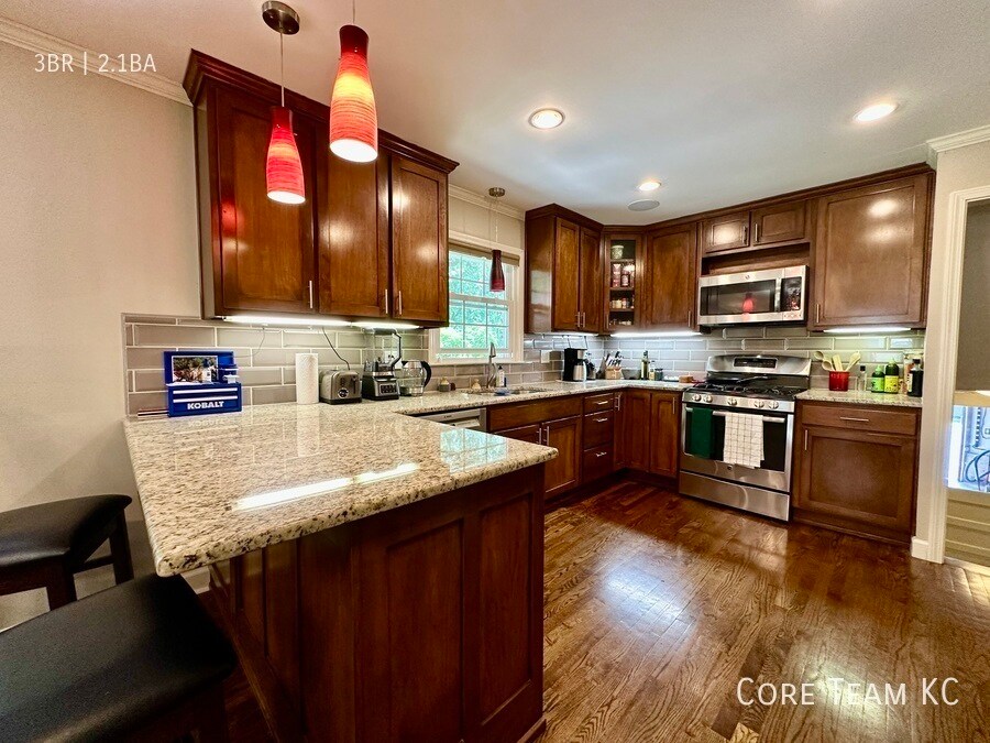 Foto principal - 2308 W 104th St