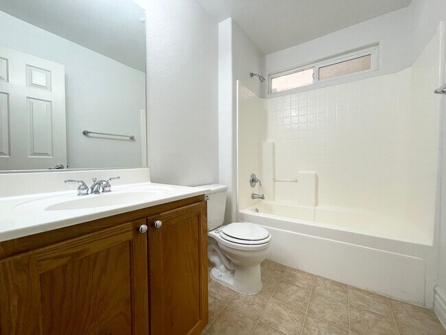 Building Photo - 273 Fairway Woods Dr