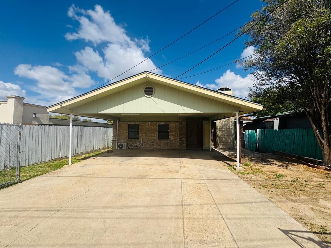 Foto principal - 1004 Clark Blvd