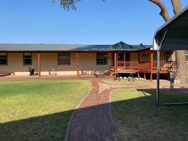 Foto del edificio - Quiet Idalou Home for Lease