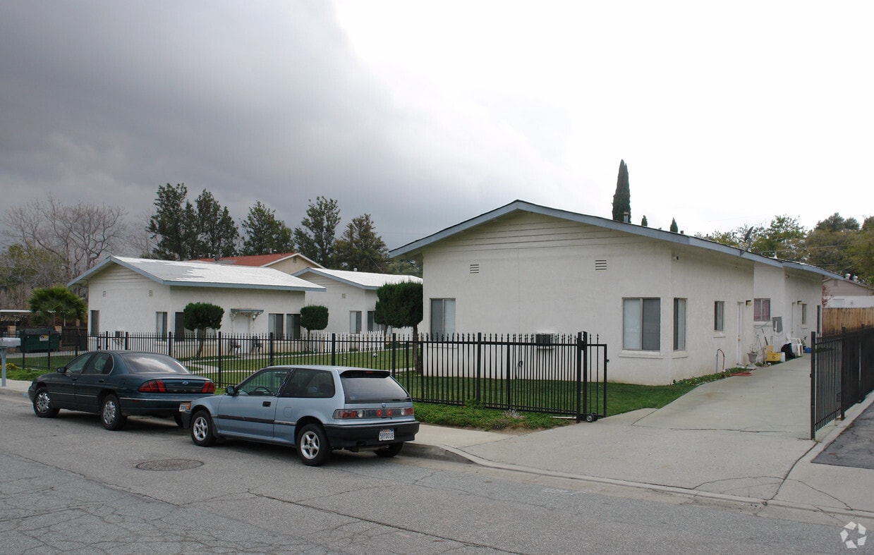 Primary Photo - Sandlewood Apartments