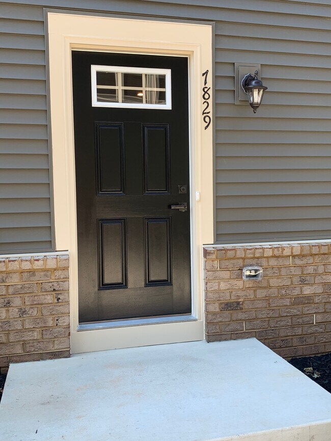 Foto del edificio - 7829 Francis Dickens Ln