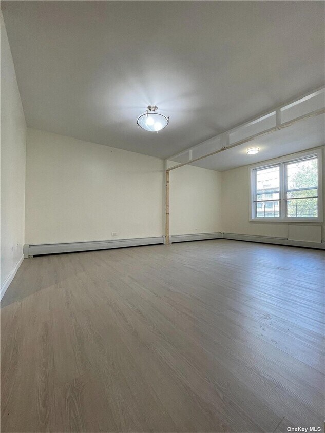 Foto principal - 42-42 Colden St