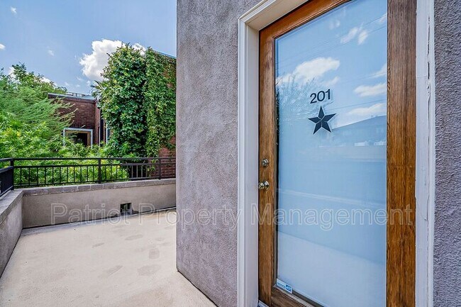 Foto del edificio - 304 W Roosevelt