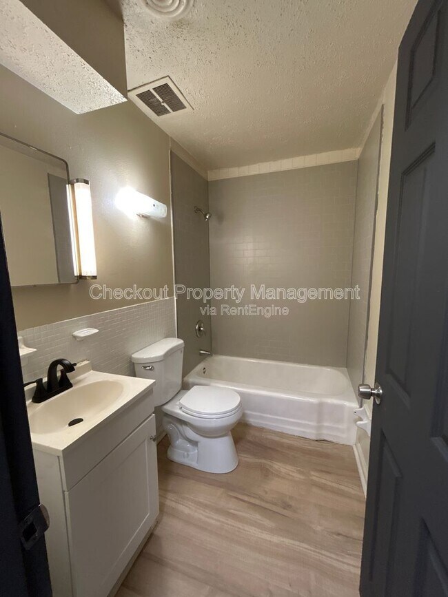 Foto del edificio - 3729 Morgan Ford Rd