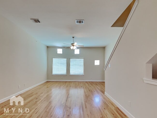 Foto del edificio - 8705 Bryam St