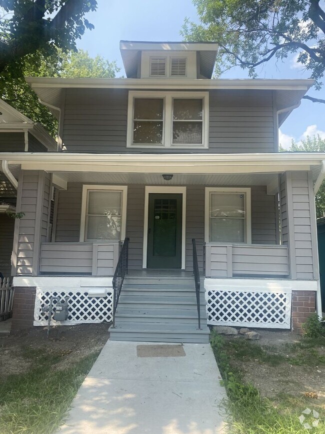 Building Photo - 908 SW 12th St