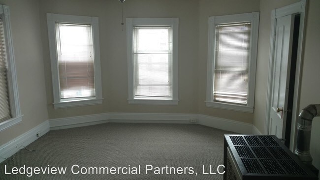 Foto del edificio - 335 Dubuque St