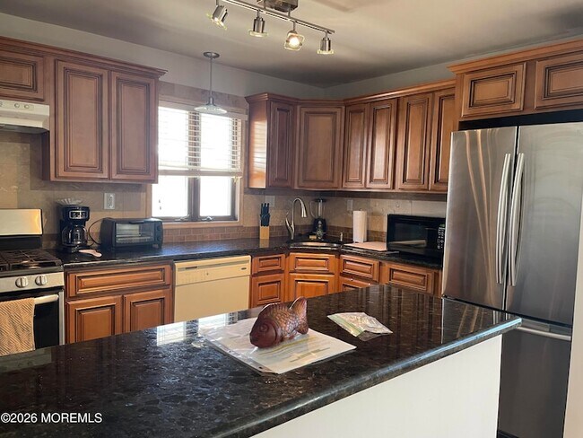 Building Photo - 65 Grand Central Ave