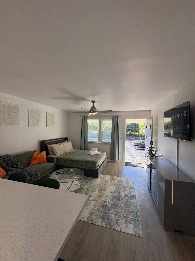 Foto del edificio - 3104 Stoneway Dr