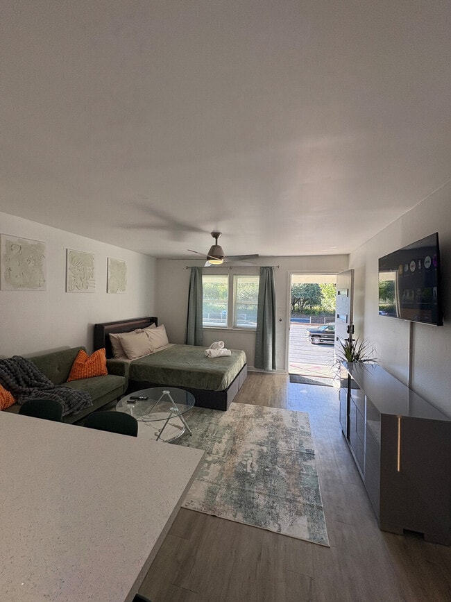 Foto del edificio - 3104 Stoneway Dr