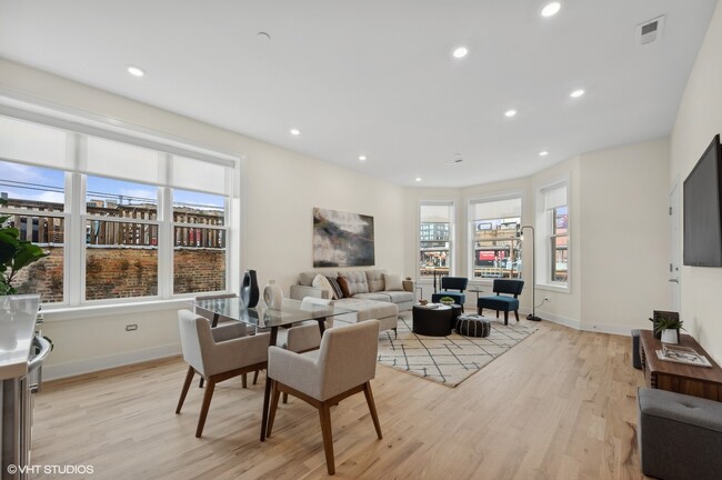 Foto del edificio - 3615 N Wilton Ave