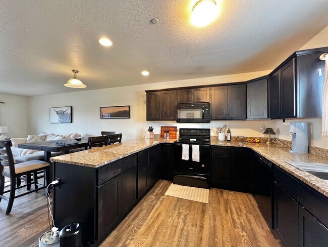 Foto del edificio - 2 Bedroom 2.5 bathroom Townhouse in Greeley
