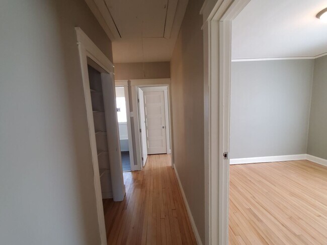 Foto del edificio - 8814-8816 Hilton Street
