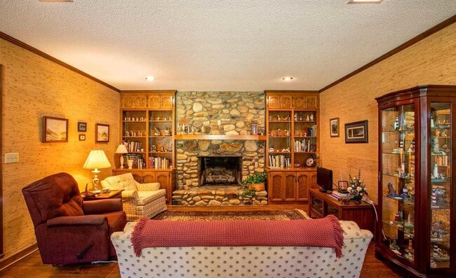 Building Photo - 404 Mount Vernon Rd