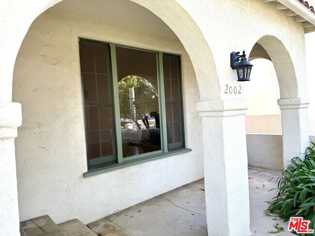 Foto del edificio - 2002 Kelton Ave