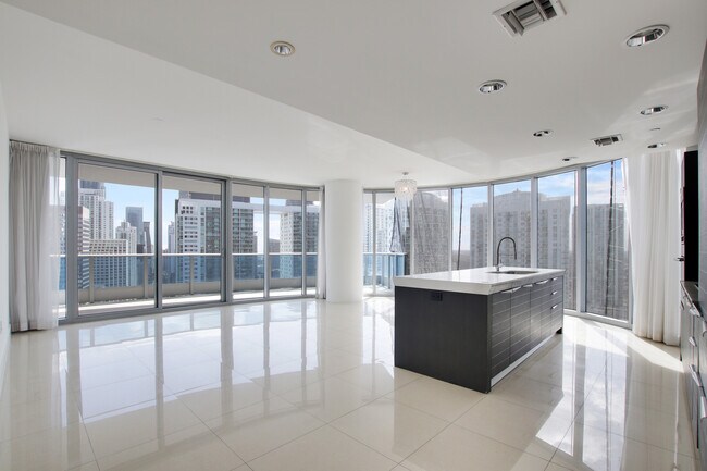 Entrance View - 200 Biscayne Blvd Way