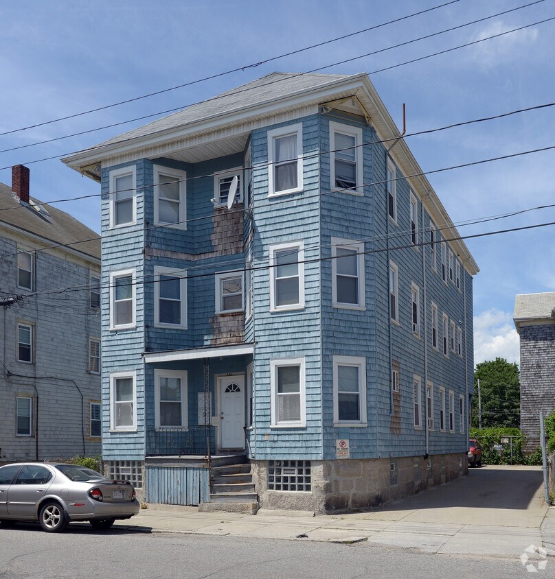 Building Photo - 131 Hathaway St