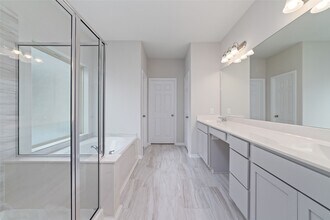 Building Photo - 18511 Grand Spanish Oak Ct
