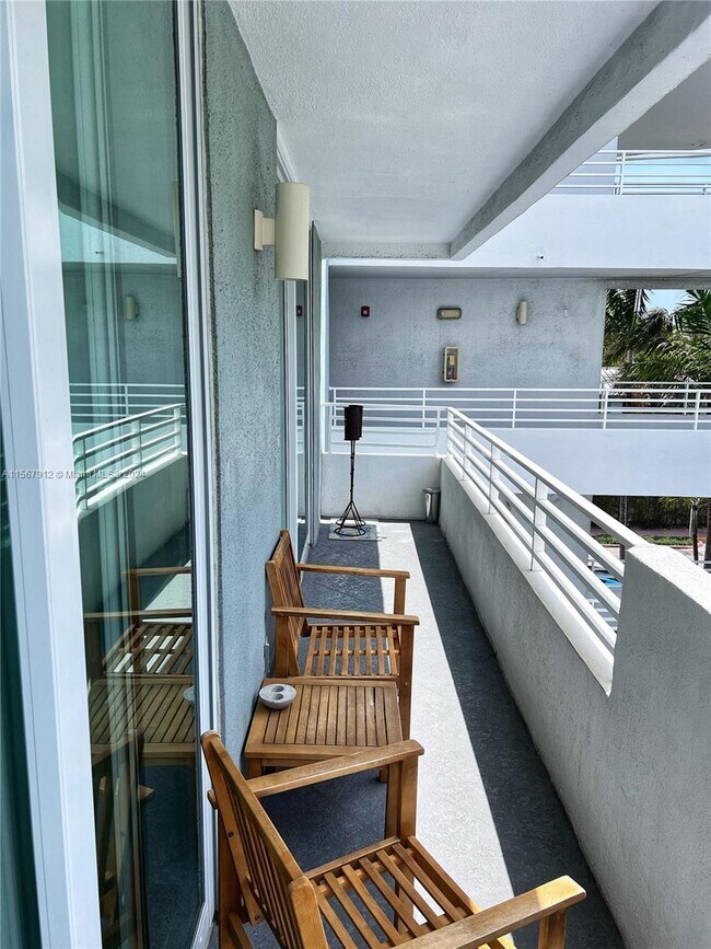 Foto del edificio - 7800 Collins Ave
