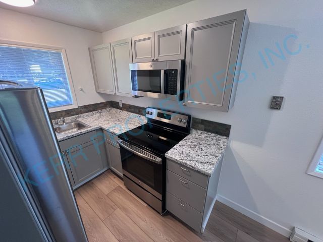Building Photo - Charming 2-Bed Home in Gresham with 1 Bath...