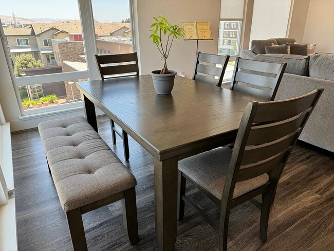 Foto del edificio - 5925 Charlotte Dr