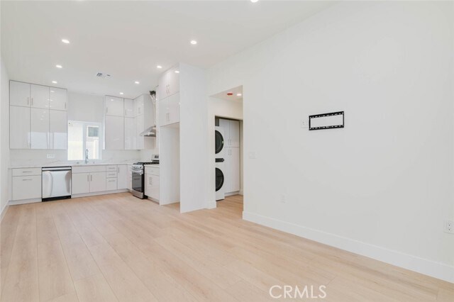 Foto del edificio - 1167 Raymond Ave
