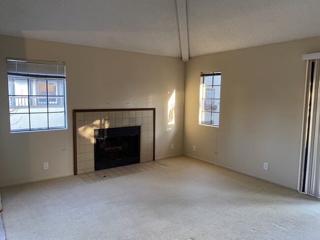 Building Photo - 1355 Greenwich Ct