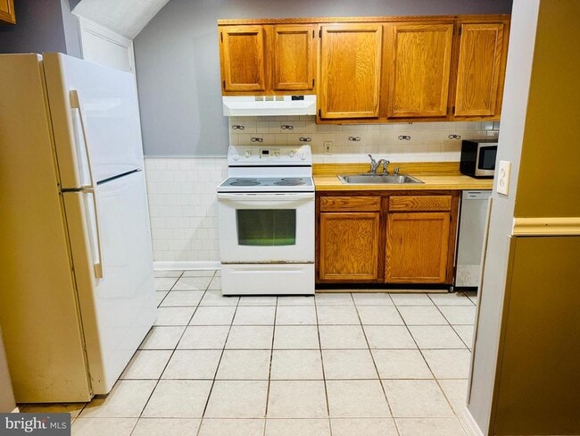 Building Photo - 2111 Vailthorn Rd