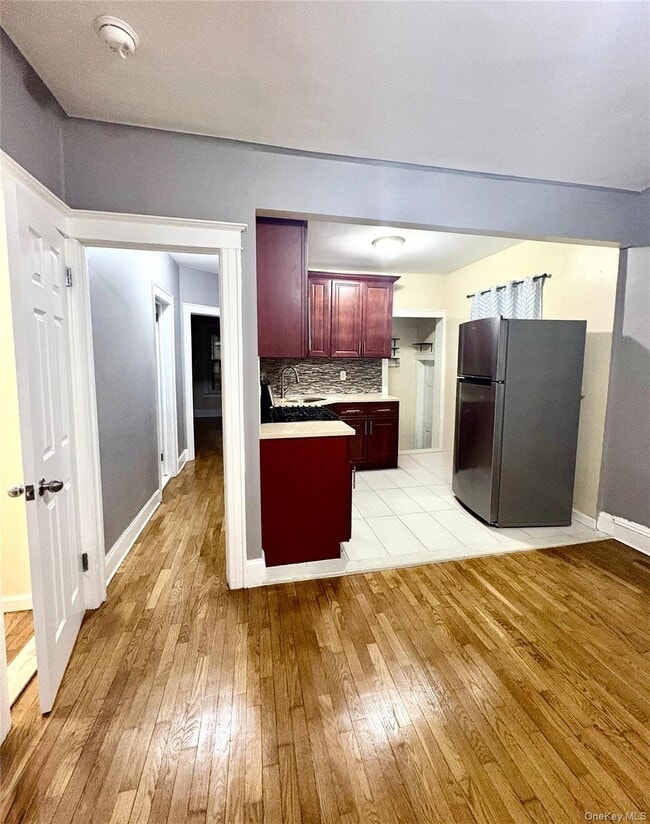 Foto del edificio - 88-69 Eldert Ln