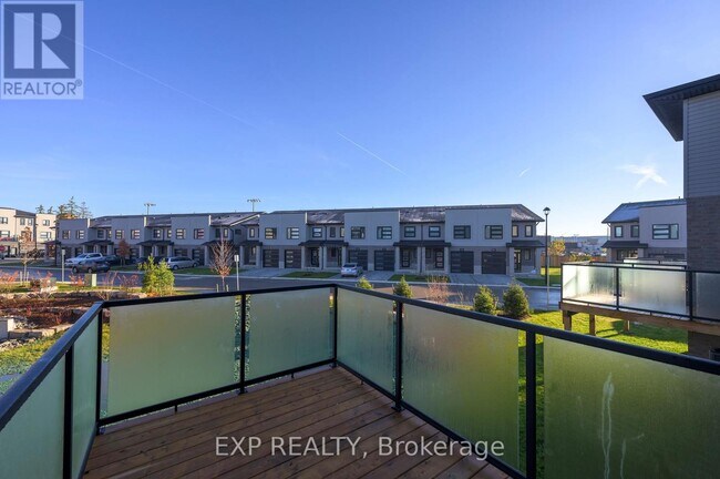 Photo du bâtiment - 3380-3380 Singleton Ave
