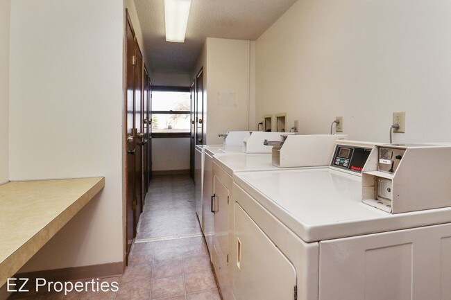 Building Photo - 1 br, 1 bath Apartment - 515 S 4th St