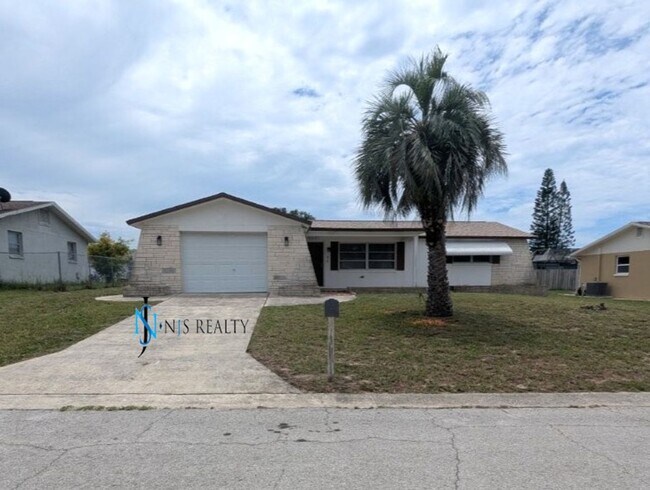 Foto del edificio - Large open 2/2/1 1378 Sq. Ft. with freshly...