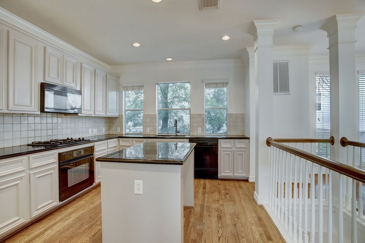 2205 Commonwealth St, Houston, TX 77006 | Apartments.com