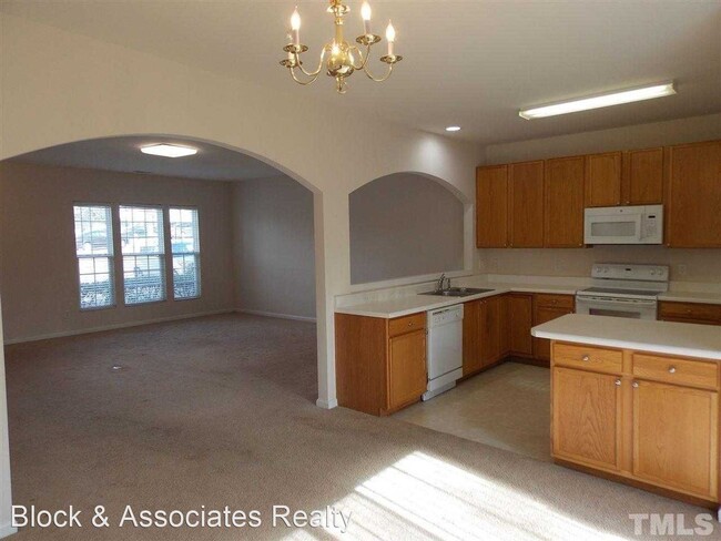 Building Photo - 3 br, 2.5 bath House - 700 Walnut Woods Drive