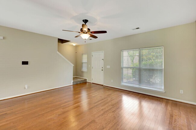 Building Photo - Spacious 4-Bedroom Home with Fenced Yard i...