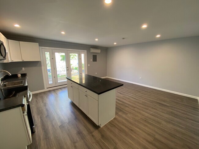 Sala de estar/Cocina/Comedor - 433 S Fairview St