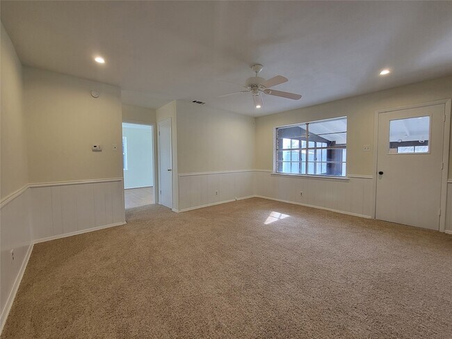 Foto del edificio - 1518 Carroll Dr