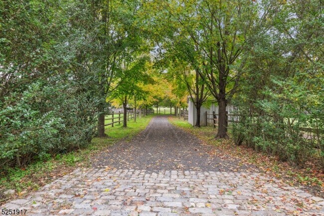 Building Photo - 358 Cherry Ln