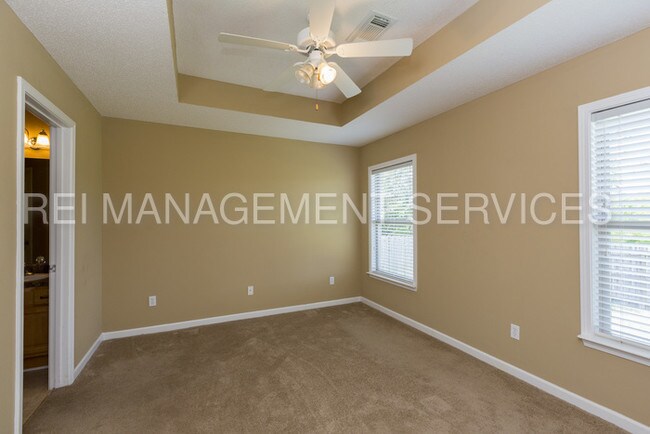 Foto del edificio - 16431 Waterbury Ln